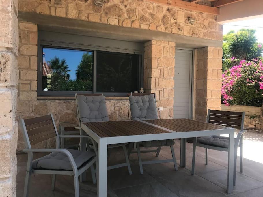 Πέτρινη Κατοικία Στην Αίγινα - Stone House In Aigina Khloi Eksteriør bilde